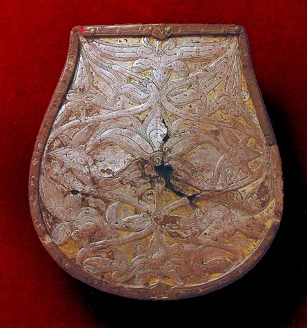 Tašvice, stříbrná tepaná svrchní část tašvice z 10. století, Maďarské národní muzeum, Budapešť