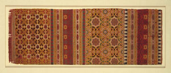 Fragment of fabric made in 14th century in Spain. Metropolitan Museum of Arts, New York