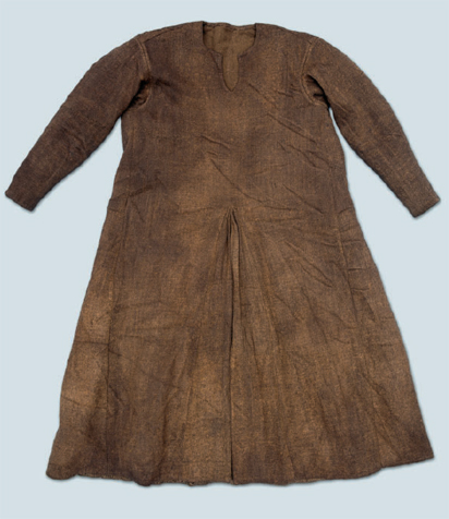 What kind of clothes and shoes did Medieval society use? : AskHistorians